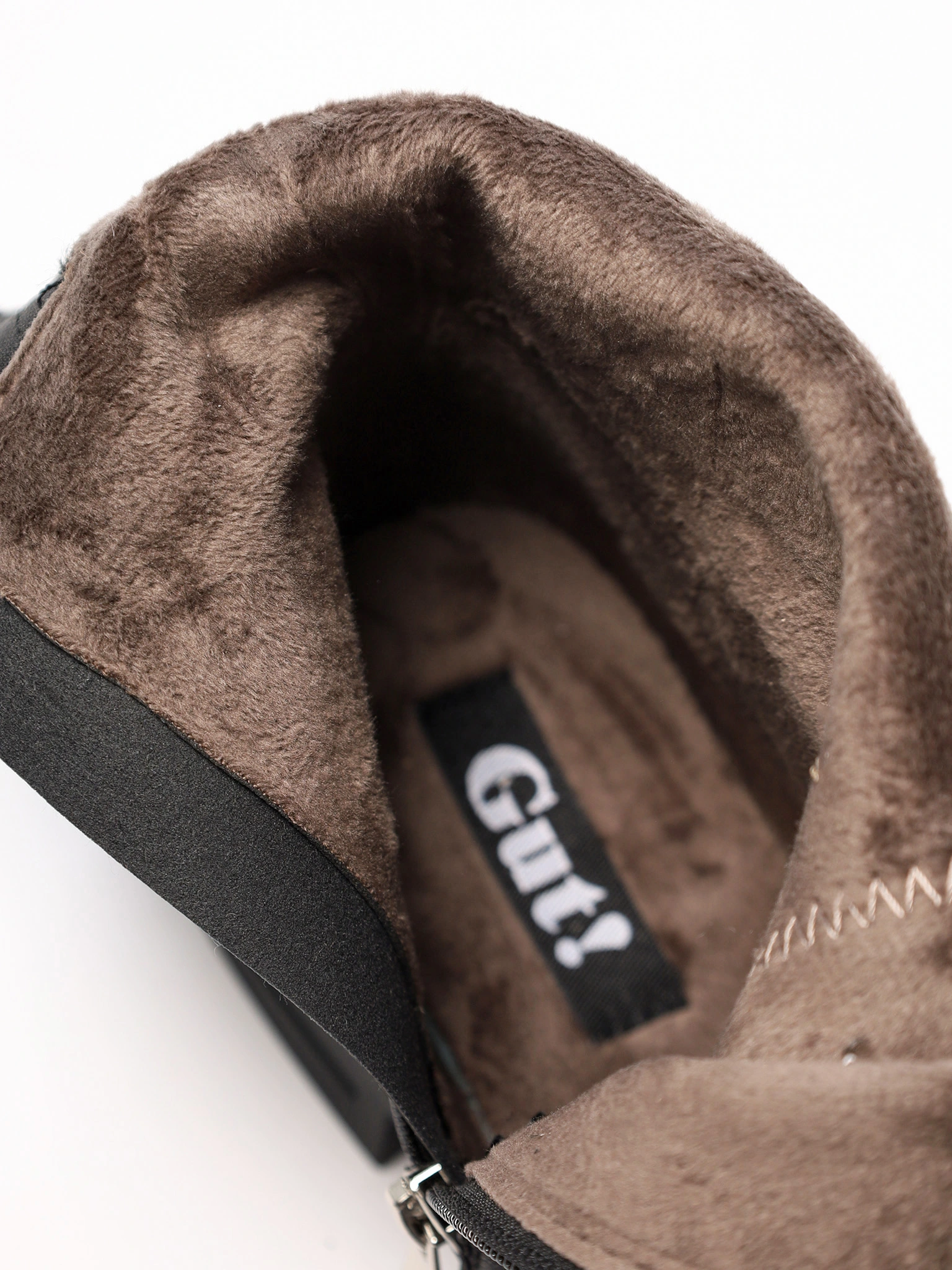 Ботинки черного цвета с декоративной молнией спереди